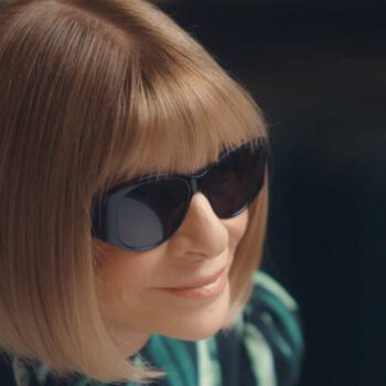 La série “In Vogue : the 90s” fait un petit tour autour d’Anna Wintour et puis s’en va