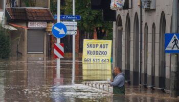 Entire Polish city of 44,000 asked to evacuate as Storm Boris floods wreak havoc