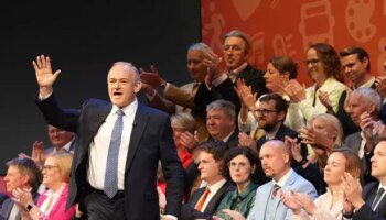 Ed Davey dances, claps and sings ABBA in truly horrifying Lib Dem Conference cringe moment