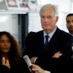 Le Premier ministre Michel Barnier (c) en visite au siège du SAMU de Paris, le 7 septembre 2024 à Paris