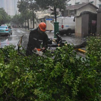 Shanghai se calfeutre au passage du typhon Bebinca