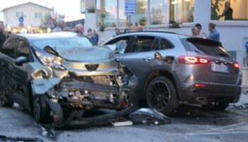 Auto rast in Fußgängergruppe in Italien – Zwei deutsche Schülerinnen auf Klassenfahrt sterben