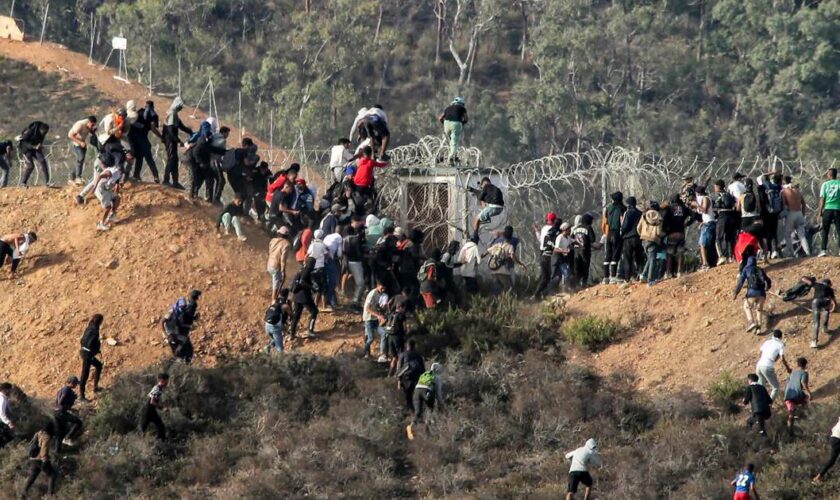 Près de Ceuta, la tentative d’émigration “désespérée” de Marocains influencés par les réseaux sociaux