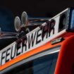 Die Feuerwehr holte Anwohner zur Sicherheit aus ihren Häusern. (Symbolbild) Foto: Marijan Murat/dpa