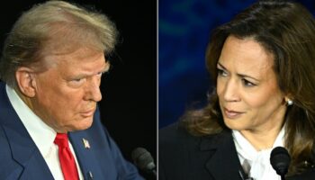 La vice-présidente américaine et candidate démocrate Kamala Harris (droite) et l'ancien président républicain Donald Trump, lors d'un débat à Philadelphie le 10 septembre 2024