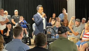 Vivek Ramaswamy hosts town hall in Springfield, Ohio as residents share concerns about city's migrant influx