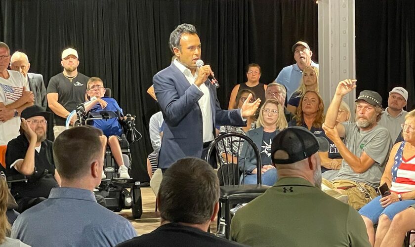 Vivek Ramaswamy hosts town hall in Springfield, Ohio as residents share concerns about city's migrant influx