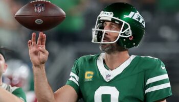 Aaron Rodgers shines in Jets' home opener beatdown on Patriots