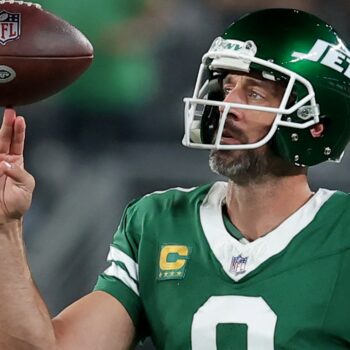 Aaron Rodgers shines in Jets' home opener beatdown on Patriots