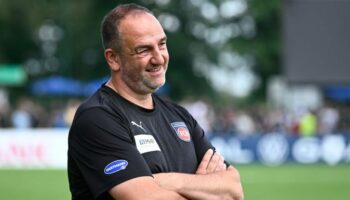 Trainer Frank Schmidt möchte mit dem 1. FC Heidenheim gegen den SC Freiburg den erfolgreichen Saisonstart fortsetzen. Foto: Sila