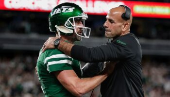 Aaron Rodgers explains why he rejected Robert Saleh’s hug in Jets home-opening win