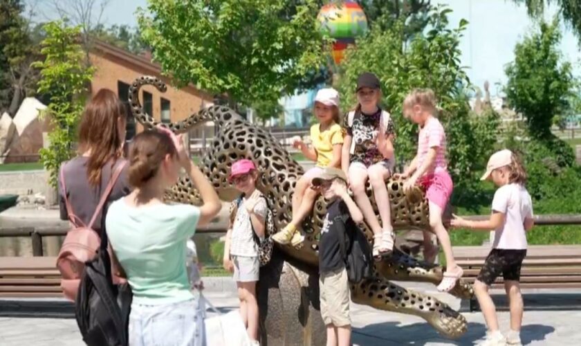 Mitten im Krieg lässt der Zoo von Charkiw Kinderherzen höher schlagen