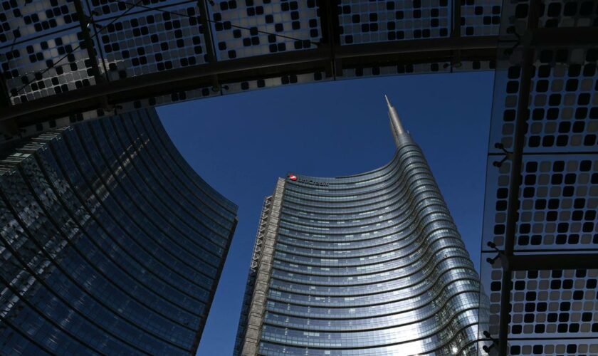 UniCredit: Bund stoppt Verkauf von Commerzbank-Aktien