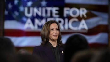 "Si quelqu'un force l'entrée de mon domicile, il se fera tirer dessus" : Kamala Harris, pour ou contre le port d'arme ?