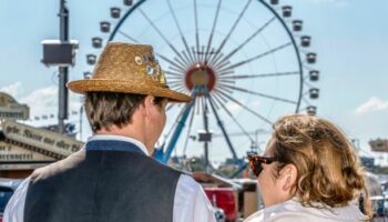 Oktoberfest beginnt in München bei strahlendem Sonnenschein