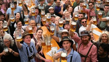 Wiesn-Anstich: Oktoberfest offiziell gestartet: Ausgelassene Stimmung trotz hoher Preise