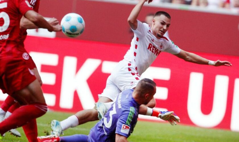 Derby-Zeit: Fortuna Düsseldorf - 1. FC Köln. Foto: Roland Weihrauch/dpa