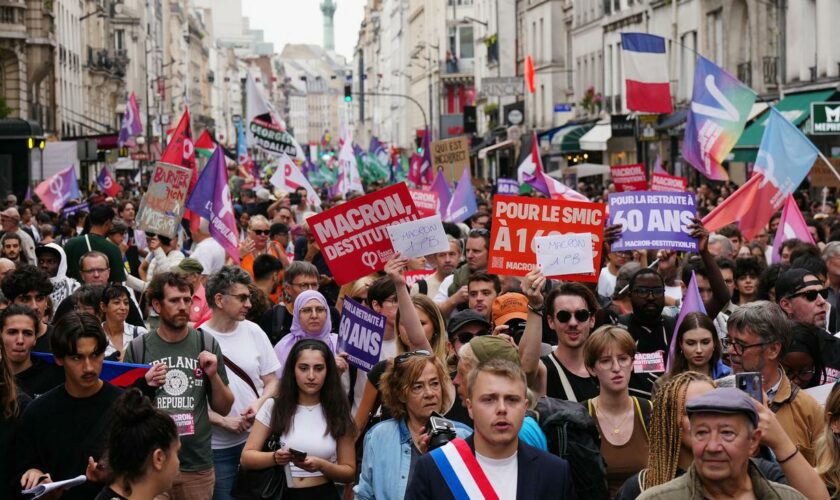 Regierungsbildung Frankreich: Tausende protestieren in Paris gegen neue konservative Regierung