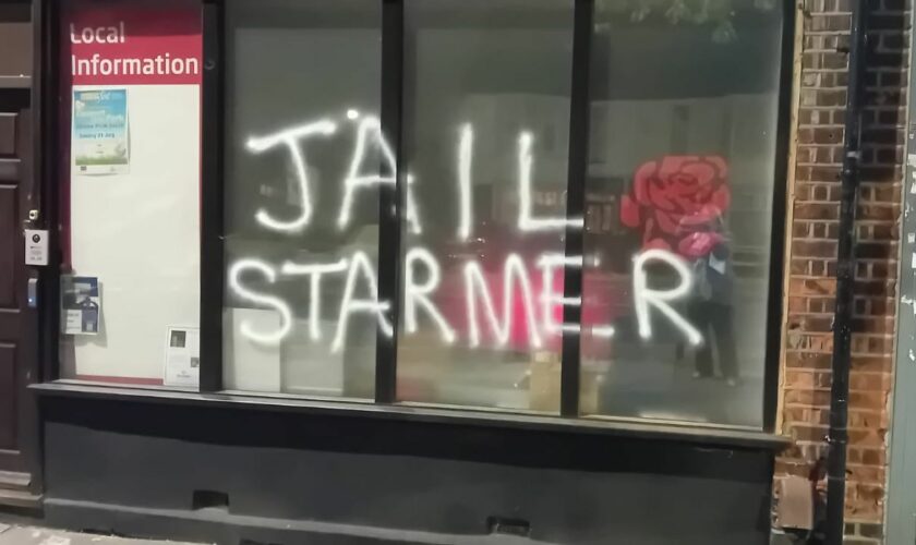 Jail Starmer graffiti