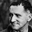 Bertolt Brecht im Jahr 1953, leise lächelnd in Weißensee – was er zur AfD sagen würde?