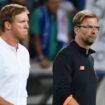 Jetzt Bundestrainer, damals Hoffenheim, Julian Nagelsmann und Liverpool-Trainer Jürgen Klopp 2017 auf dem Fußballplatz