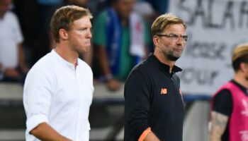 Jetzt Bundestrainer, damals Hoffenheim, Julian Nagelsmann und Liverpool-Trainer Jürgen Klopp 2017 auf dem Fußballplatz