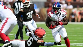 Giants' Devin Singletary makes late-game decision to avoid touchdown causing brutal bad beat for bettors