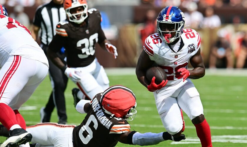 Giants' Devin Singletary makes late-game decision to avoid touchdown causing brutal bad beat for bettors