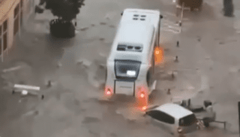 Inondations à Cannes : les voitures flottent dans des rues devenues torrents à cause d’un déluge