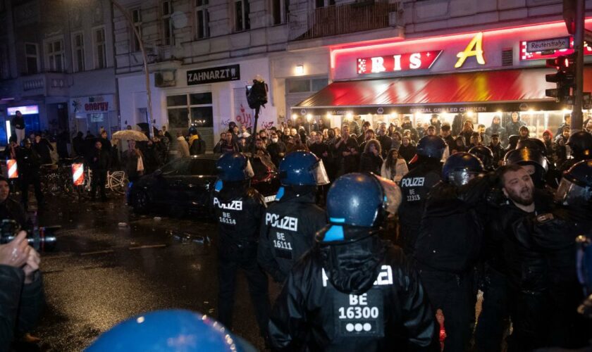 Randale, Pyrotechnik, verbotene Parolen – Festnahmen bei Demo zum Nahost-Konflikt