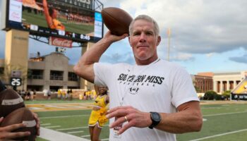 NFL legend Brett Favre announces he has Parkinson's disease