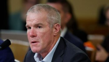 Amid Brett Favre’s Parkinson’s diagnosis, neurologist discusses how concussions impact risk