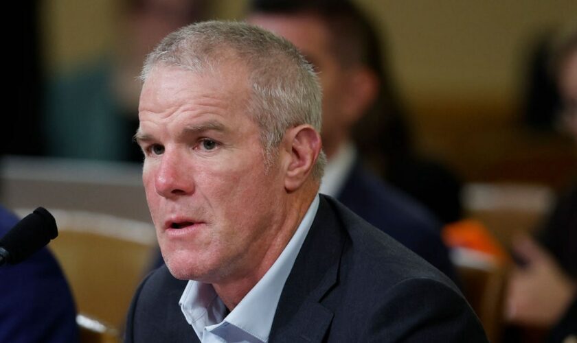 Amid Brett Favre’s Parkinson’s diagnosis, neurologist discusses how concussions impact risk