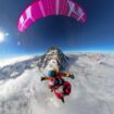 Première mondiale : vol en parapente au-dessus du K2