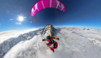 Première mondiale : vol en parapente au-dessus du K2