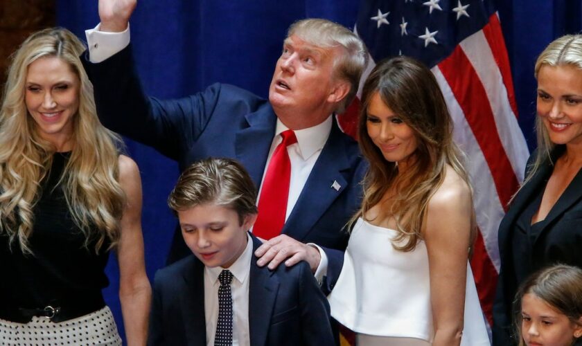 Donald Trump entouré de sa famille à New York le 16 juin 2015 pour annoncer sa candidature à la prochaine élection présidentielle américaine