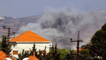 De la fumée après une frappe israélienne sur le village de Dibbin, dans le sud du Liban, le 24 septembre 2024