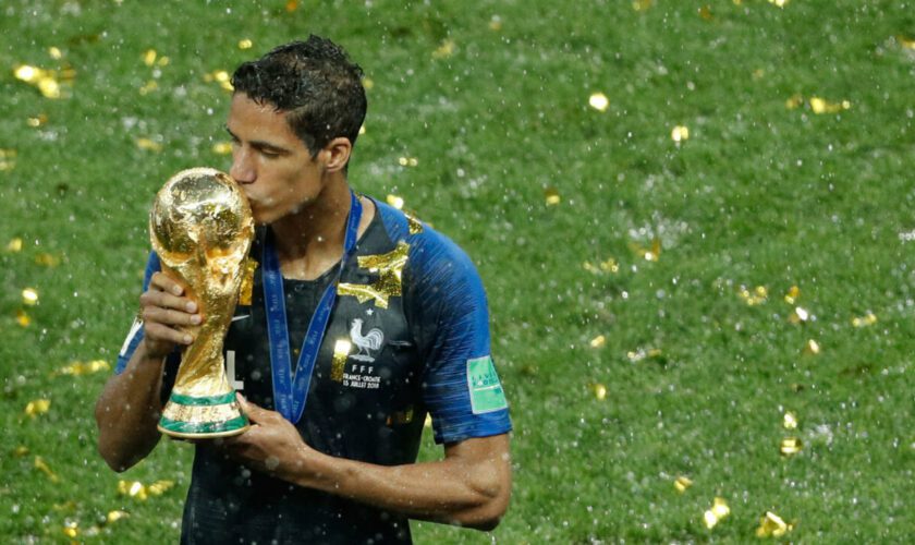 Football : le champion du monde 2018 Raphaël Varane "raccroche les crampons"