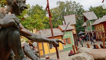 Eröffnung eines neuen Hexendorfes auf dem Hexentanzplatz im Harz. Foto: Matthias Bein/dpa