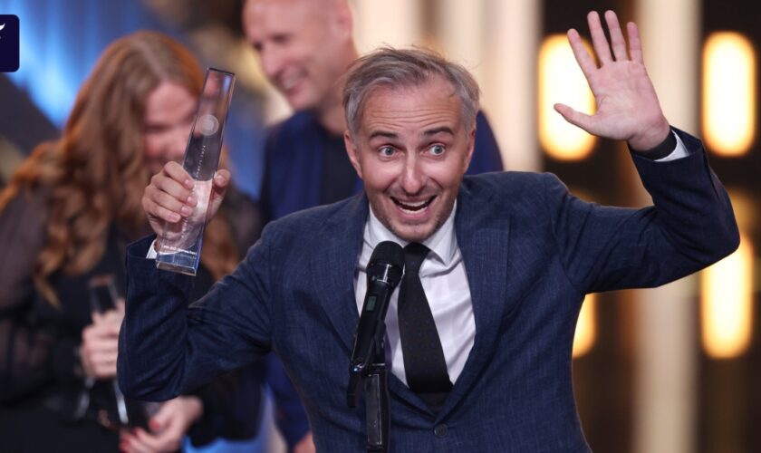 „Lass dich überwachen!“: Jan Böhmermann gewinnt mit Show den Deutschen Fernsehpreis