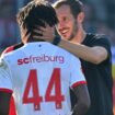 Beim Sieg in Heidenheim feierte der junge Freiburger Johan Manzambi (l.) sein Bundesliga-Debüt. Foto: Jan-Philipp Strobel/dpa