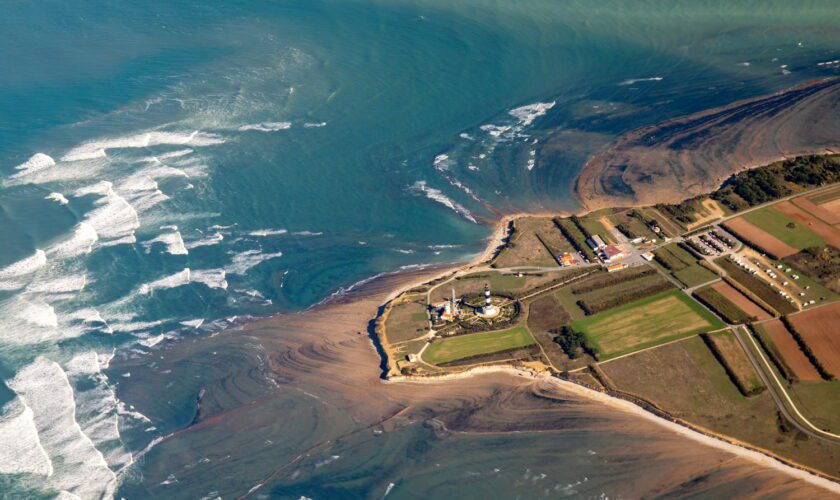 Cette île française très fréquentée pourrait être "rayée de la carte" en raison du changement climatique