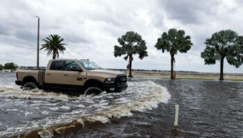 L’ouragan Hélène, bien qu’affaibli, reste « extrêmement dangereux », selon les autorités