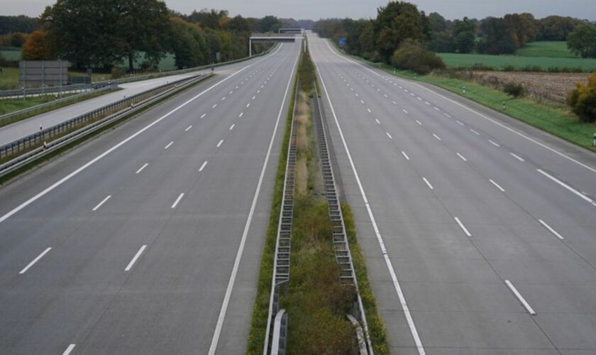 Die Autobahn 1 wird am 8. November zwischen Ahrensburg und dem Kreuz Bargteheide für 59 Stunden voll gesperrt. (Archivfoto) Foto