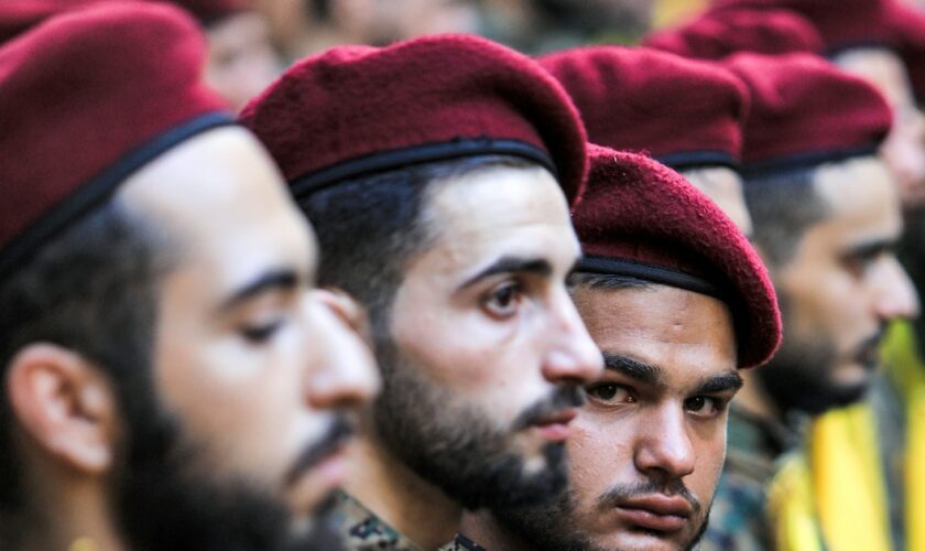 Des combattants du Hezbollah assistent aux funérailles du principal commandant militaire du mouvement libanais, Ibrahim Aqil, dans la banlieue sud de Beyrouth, le 22 septembre 2024