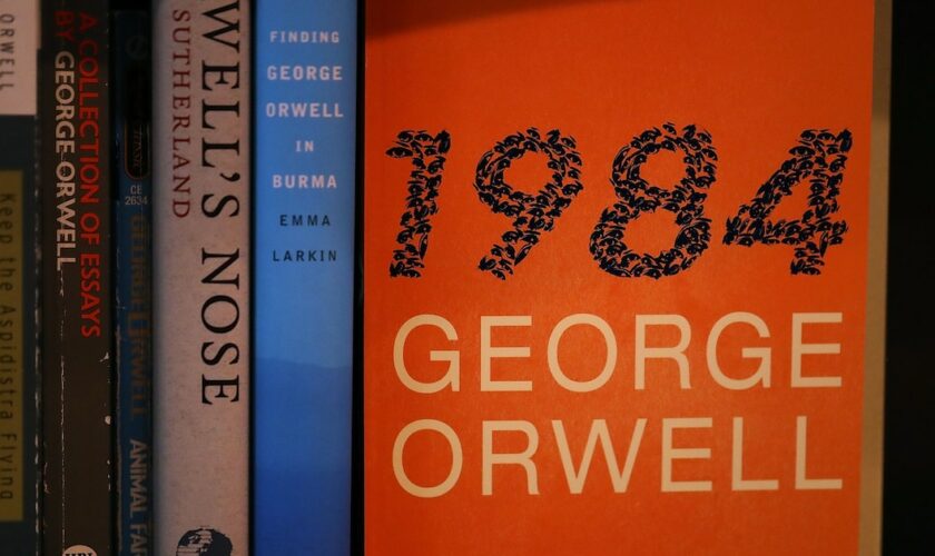 Un exemplaire du roman "1984" de George Orwell dans une librairie de Los Angeles le 25 janvier 2017