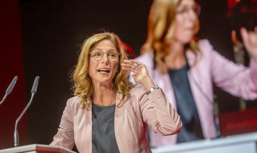 Sabine Bätzing-Lichtenthäler ist mit großer Mehrheit zur ersten SPD-Chefin in Rheinland-Pfalz gewählt worden. Foto: Helmut Frick