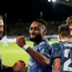 Schalke gelingt Befreiungsschlag dank Syllas Slapstick-Tor