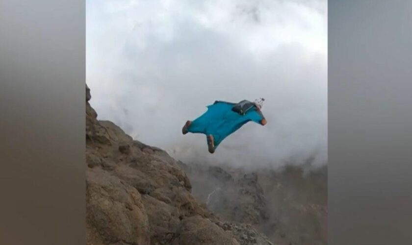 Höchster Berg Afrikas: Aus über 5400 Metern: Extremsportler springt mit Wingsuit vom Kilimandscharo