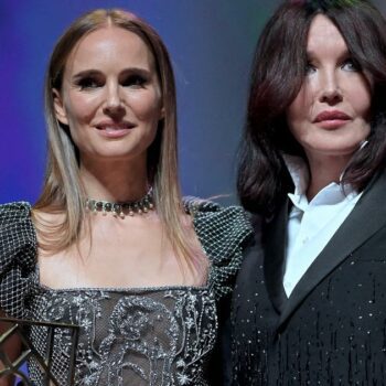 À Deauville, Isabelle Adjani rend hommage à Natalie Portman et embrase la soirée du palmarès